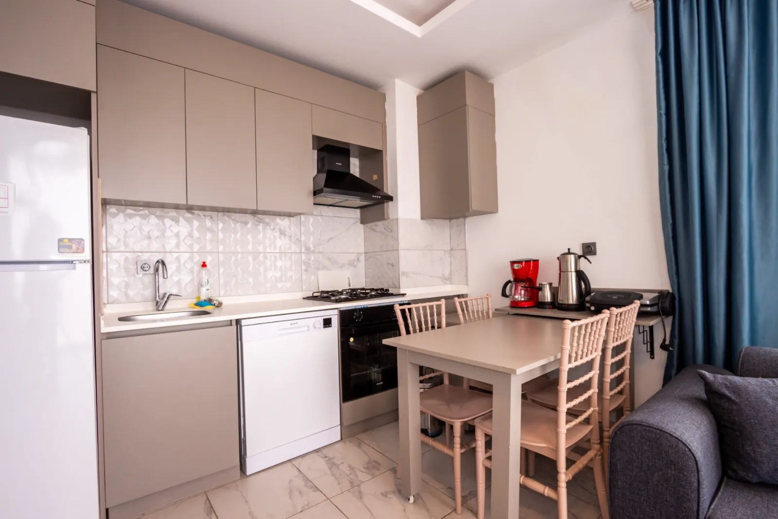 Sunrise Apartment tam donanımlı mutfak