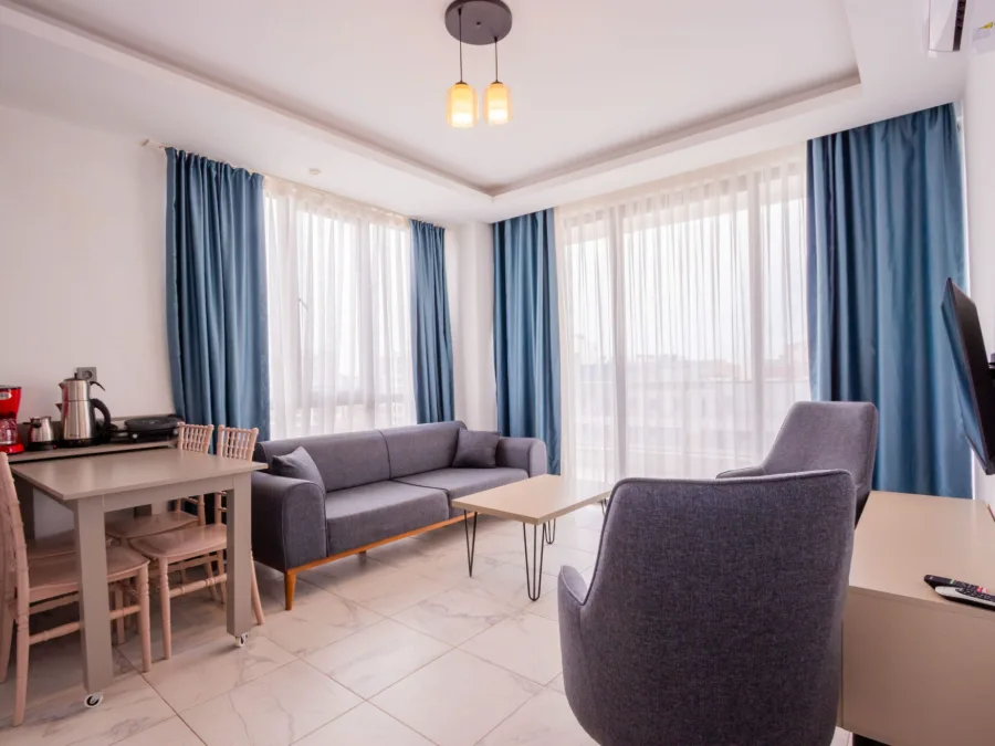 Sunrise Apartment salon ve oturma alanı