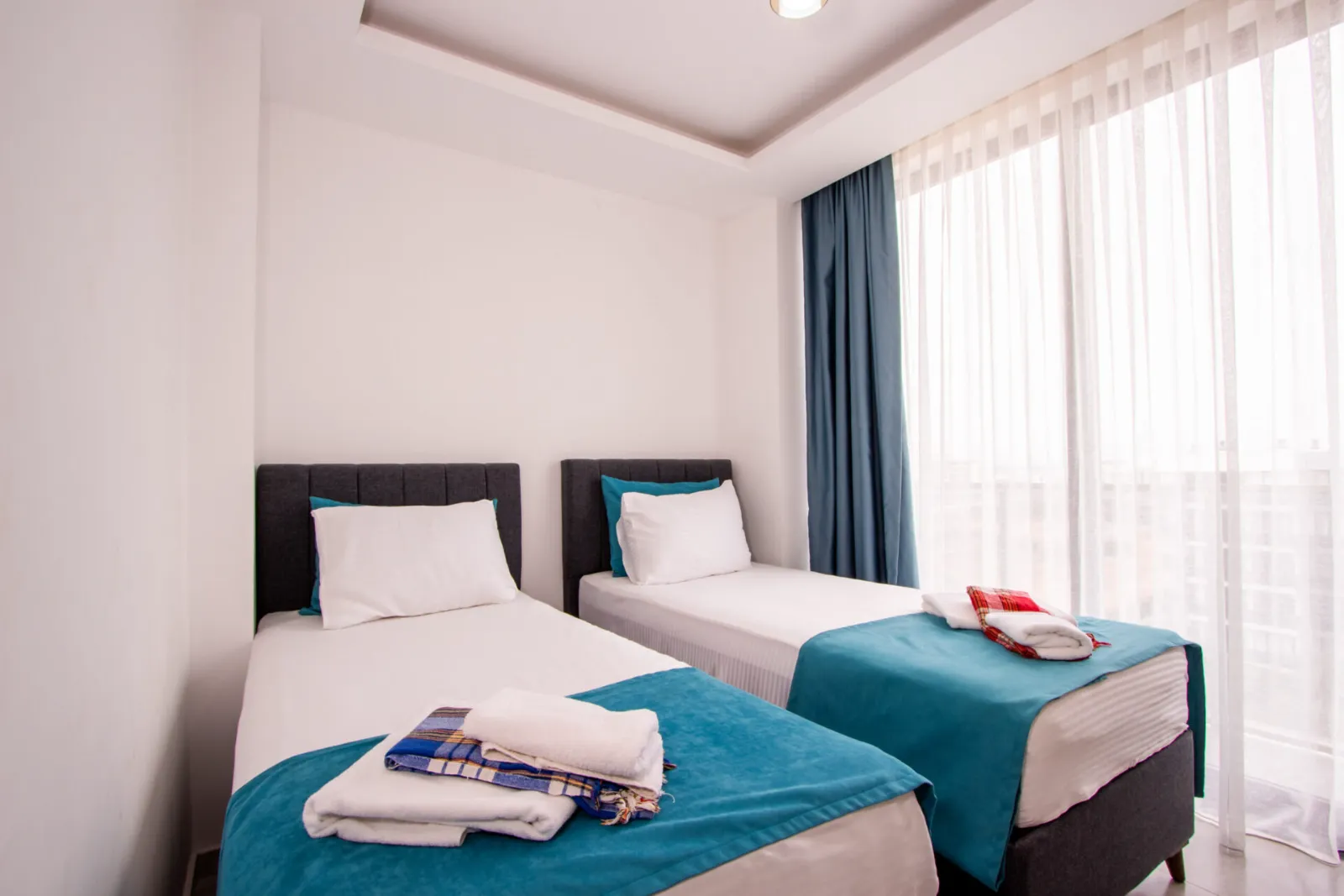 Sunrise Apartment iki tek kişilik yataklı oda